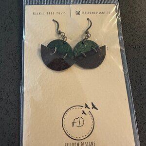 NEW Nickle Free Pedant Earrings - Green and Black